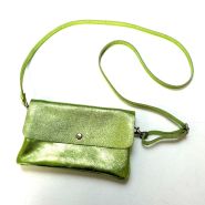 M&M leather fashion schoudertasje 12x20cm metallic lgroen #