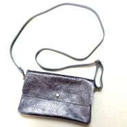M&M leather fashion schoudertasje 12x20cm metallic lila #