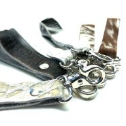 Sleutelhanger koehuid + musqueton nikkel #